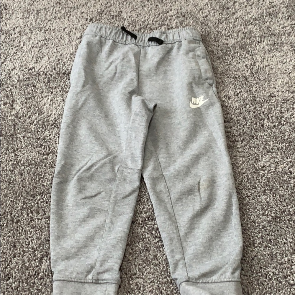 Title boys Nike sweats size 6-Gray.